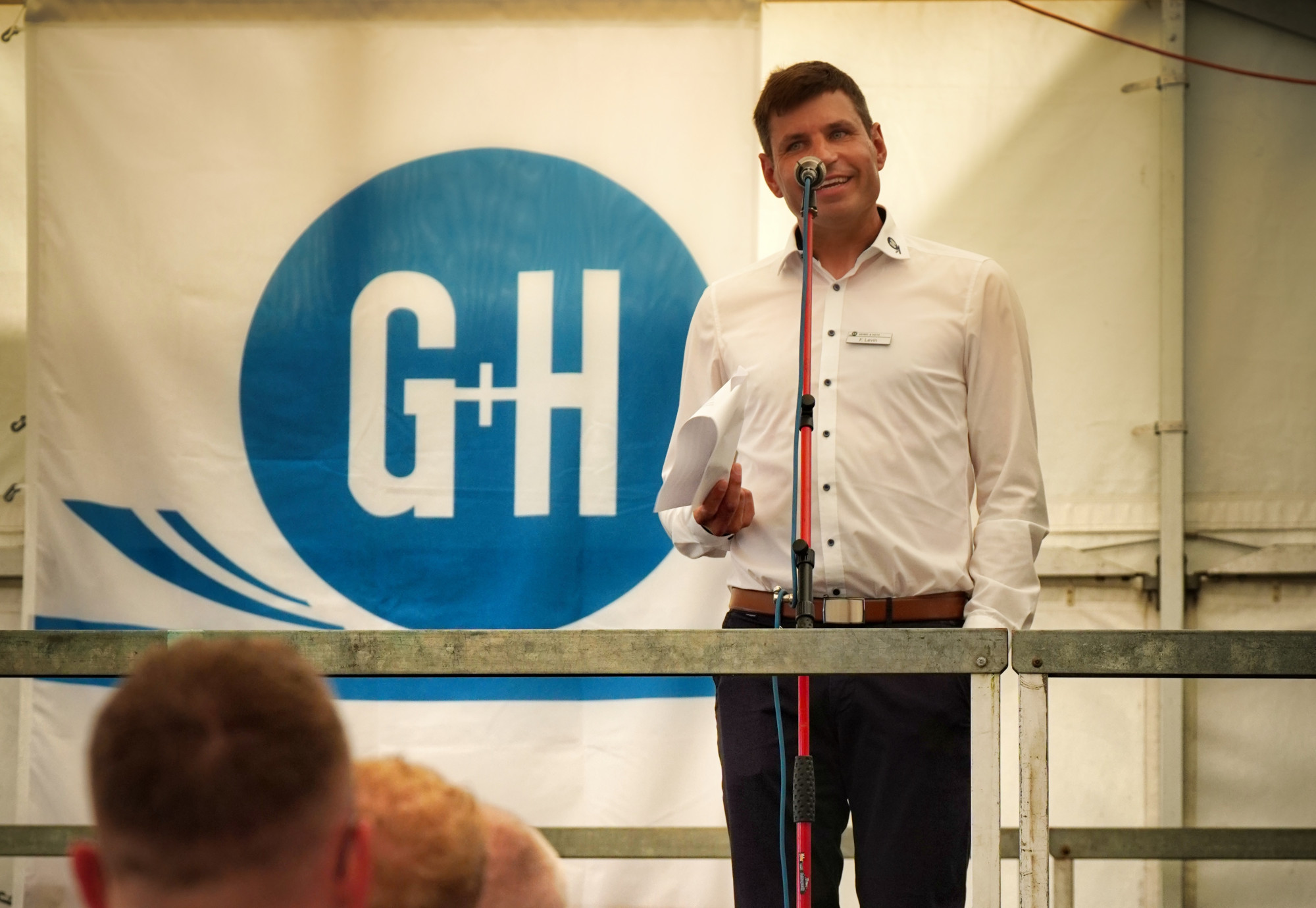 Ansprache auf der Bühne beim Grinding Innovation Day