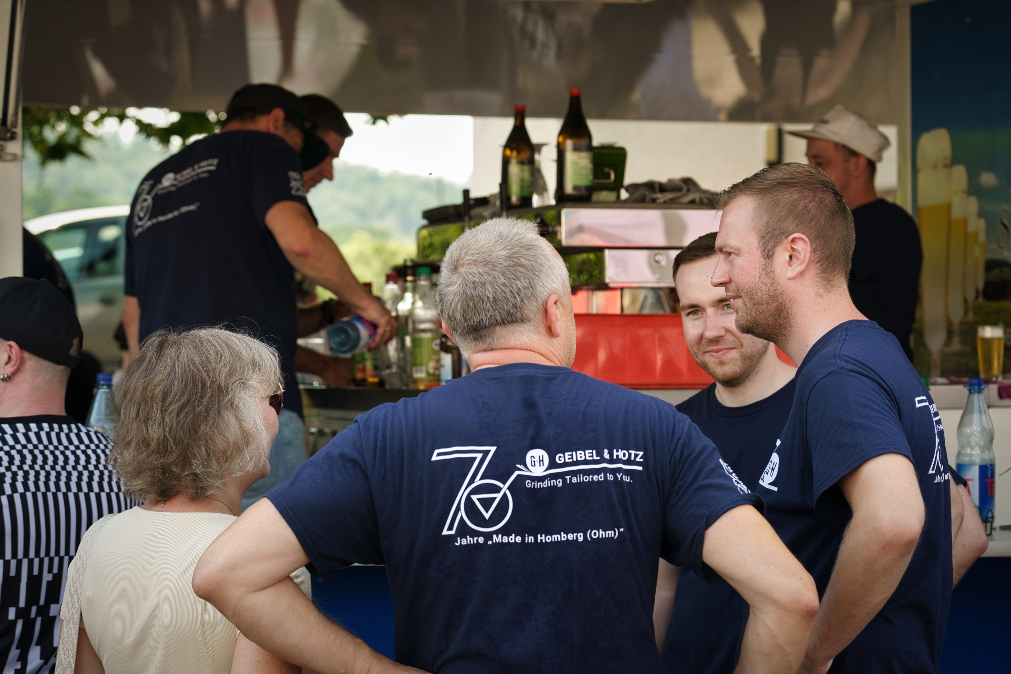 Mitarbeiter beim Jubiläums-Event in Homberg