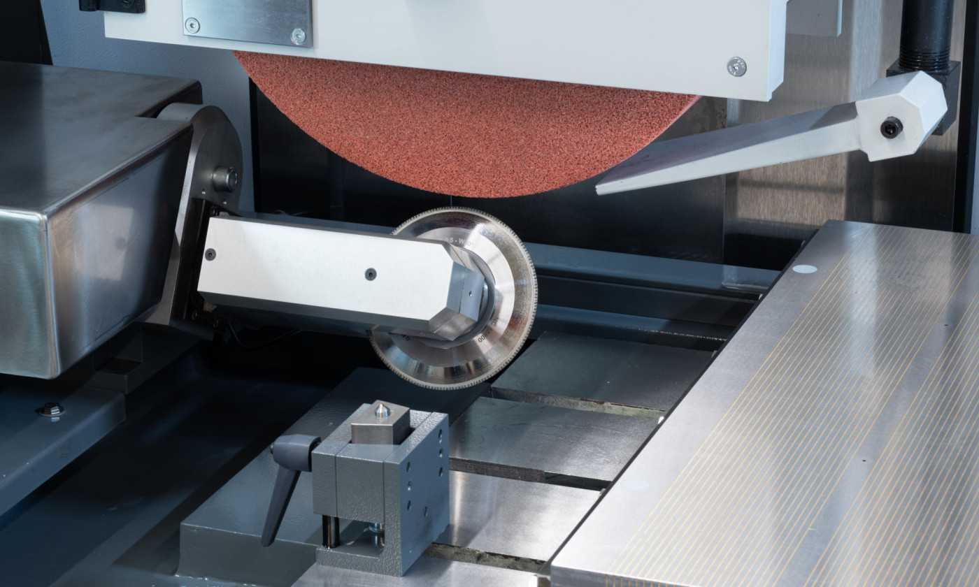Schwenkabrichter mit Abrichtrolle in FS X20 Z CNC