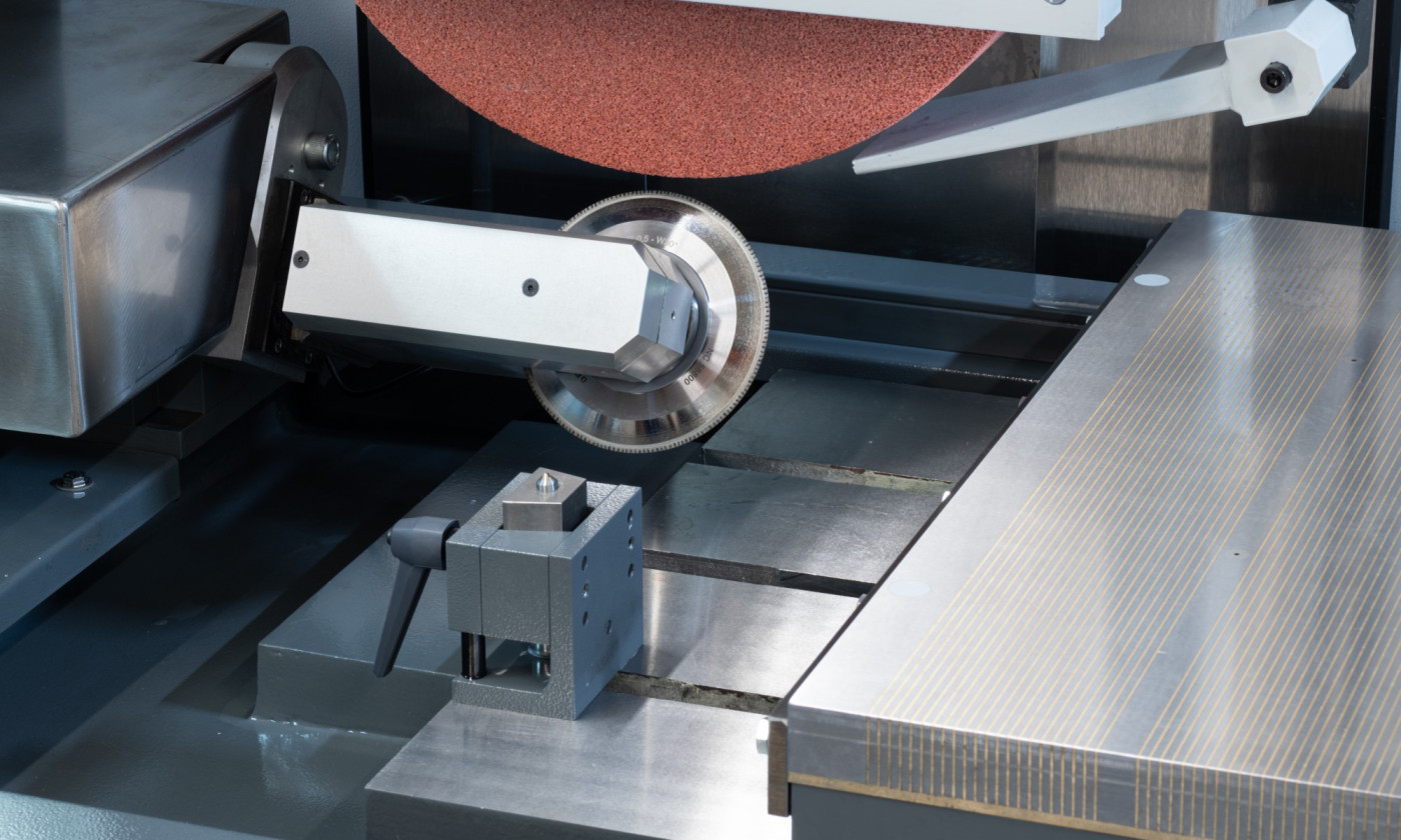 Schwenkabrichter mit Abrichtrolle in FS X60 GT CNC