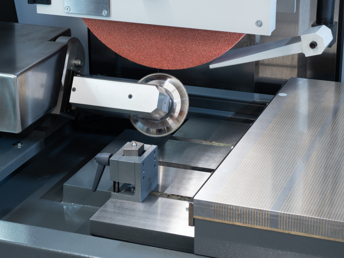 Schwenkabrichter mit Abrichtrolle in FS X60 GT CNC