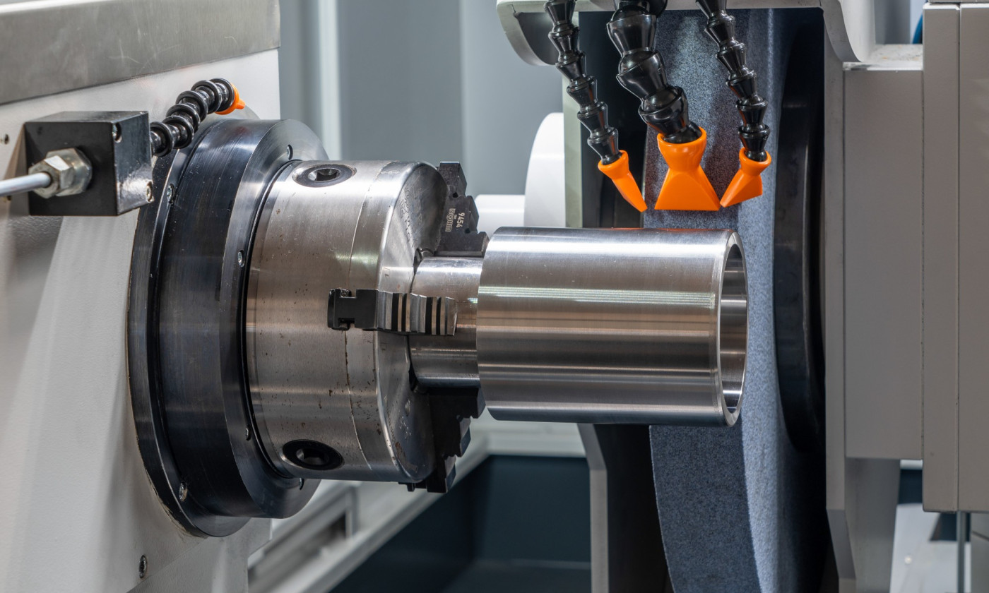 Fliegendschleifen mit der Maschinenserie RS CM CNC